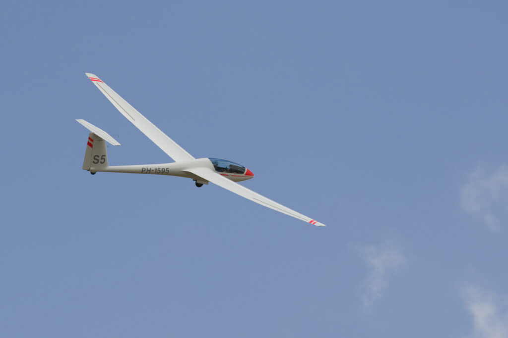 LS4a Lowpass on Bailleau airport in France